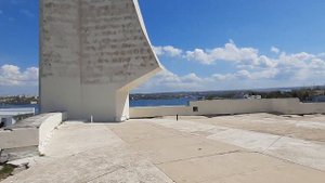 Севастополь: Маты закрасили но Украина осталась, или главные проблемы памятника Штык и Парус