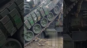 [ Альбом ]
? Танк ВСУ наехал на MRAP MaxxPro: маневры армии, обученной НАТО

Интересную картину зас