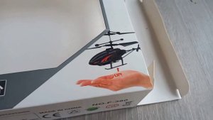Вертолет на пульте управления и с возможностью управления от руки