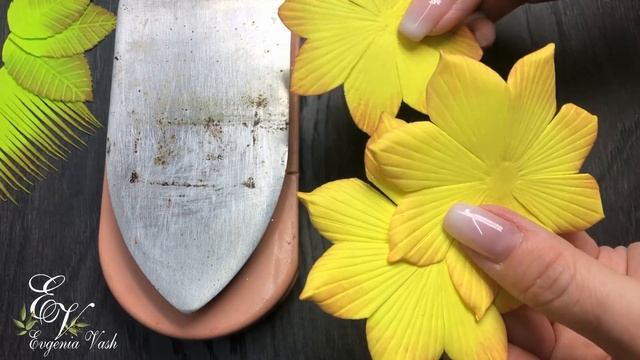 МК???НЕ покупая МОЛДЫ и БЕЗ ШАБЛОНОВ?ФАКТУРНЫЕ ЦВЕТЫ из фоамирана???