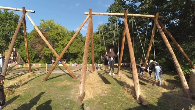 Карусель-карусель, кто успел тот и сел смотреть онлайн