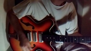 Песня под гитару (советская гитара полуакустика Лидер)