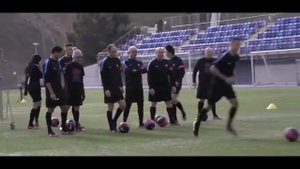 Роналду переоделся в бомжа и сыграл в футбол с обычным парнем!!