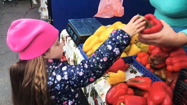 Vlog Осенняя ярмарка в Киеве. Покупаем овощи и фрукты | Детский блогер Маричка Лисичка смотреть онлайн