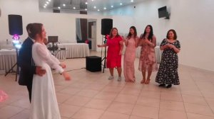 Крутая песня на свадьбе ? #свадьба #песня поздравление от подруг невесты