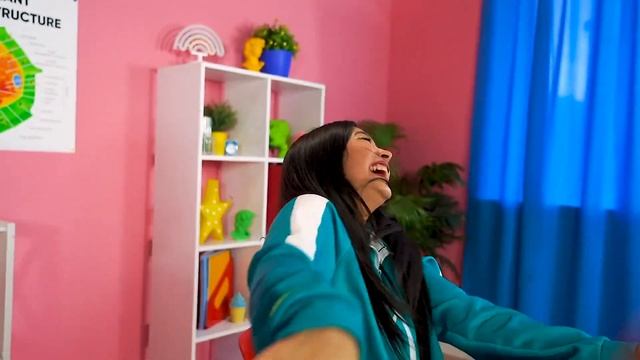 Меня Удочерили Миллиардеры | Лайфхаки по Воспитанию | Богатые vs Бедные Родители от RATATA COOL смотреть онлайн