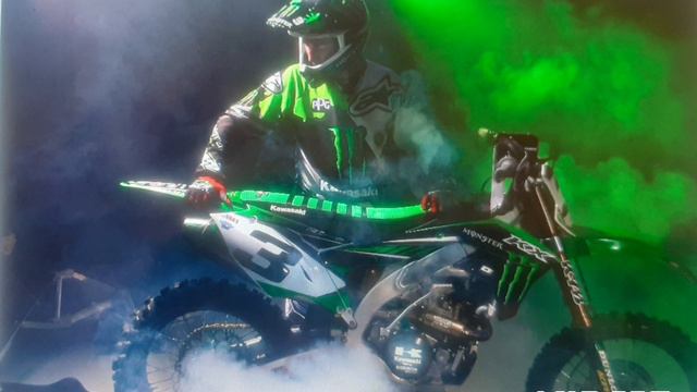 мощный басс