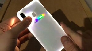 Смартфоны Samsung светятся в темноте!