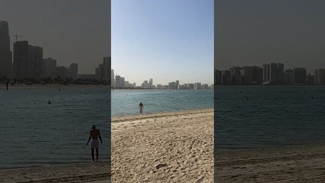 Al Mamzar beach in Dubai. Not the best. Пляж Аль-Мамзар в Дубае. Не самый лучший.