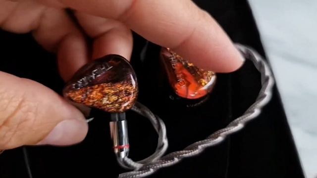 Unboxing Thieaudio V16 Divinity смотреть онлайн