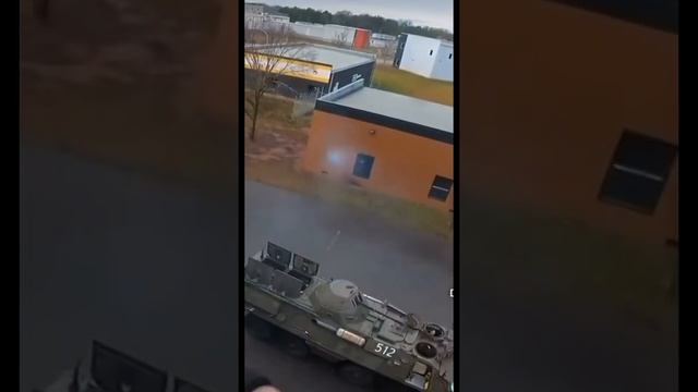 Ukraine shoulder throws a grenade in a tank￼