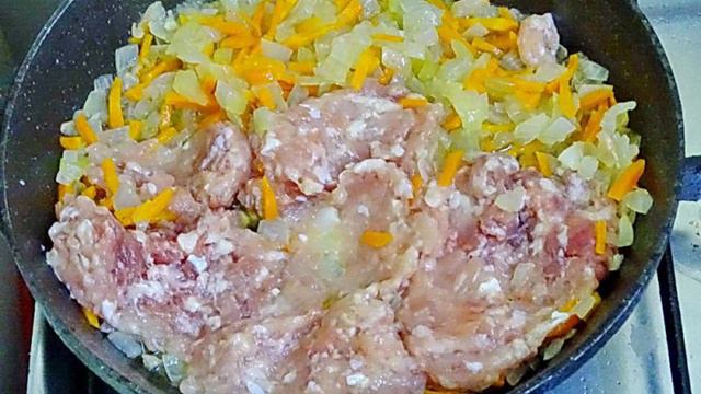 Ячневая каша с фаршем и овощами