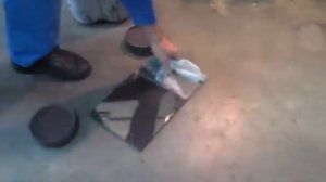 Монолитный поликарбонат кувалдой не разбить!