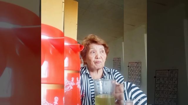 Пью ромашковый чай при простуде. Хорошо с мëдом. смотреть онлайн