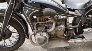 Мотоцикл BMW R12.1937 года выпуска.