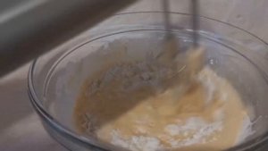 Простой пышный яблочный пирог с песочной (штрейзельной) крошкой