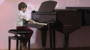 2020-12-26 "Ёлочка" музыка М. Красева, слова Э. Александровой. Исполняет Суровец Давид.