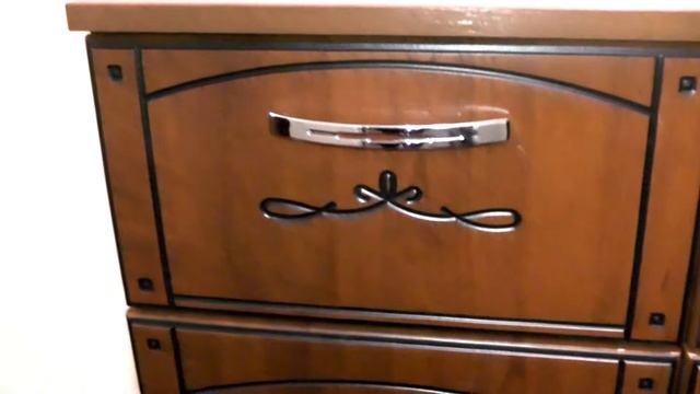 Тумба в прихожую из МДФ. Комод и пуф в классике. Тумба для обуви с мягкой оббивкой. Тумбы Киев.