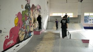 ?Крытый скейт парк в Москве ?BunnyHop? тут учат кататься на скейте ?#крытыйскейтпарк