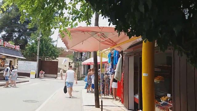#СочиДагомыс #отдыхнаморе по дороге проходим рынок .,магазины #смотрим_цены ! #cамоесинеевмире