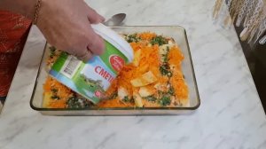 Рыба, запеченная в духовке в сметанном соусе