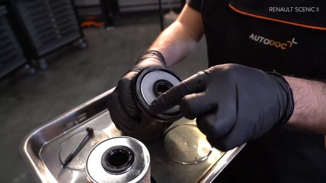 How to change fuel filter RENAULT SCENIC 2 (JM) [TUTORIAL AUTODOC] смотреть онлайн