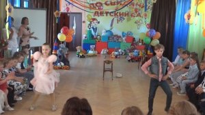 Зажигательное ча-ча-ча на выпускном в детском саду. Танцуют дети.