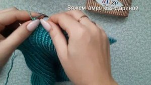 Простая шапка с интересной макушкуй  из 4 клиньев