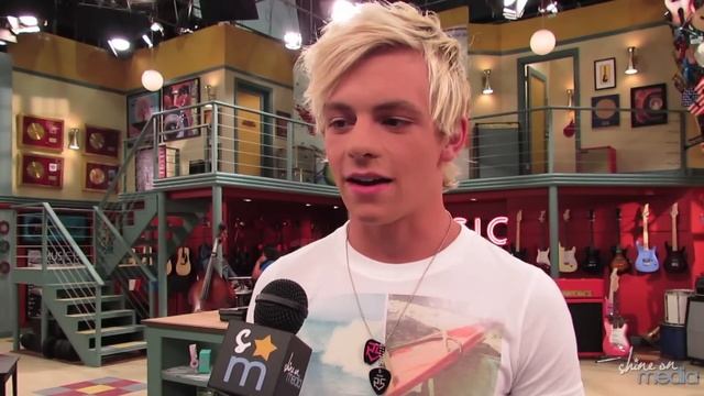 AUSTIN & ALLY Cast Reveal Nicknames & Answer Fan Questions смотреть онлайн
