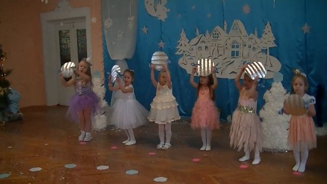 Новогодний утренник средняя группа