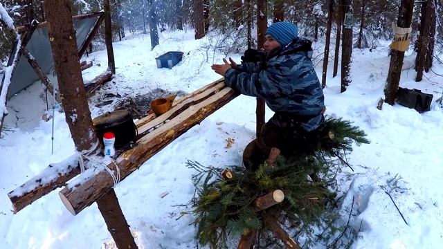 ЖИЗНЬ В ПАЛАТКЕ - БАР В ЛЕСУ - СТУЛ ИЗ НИЧЕГО | ХРОНИКИ ЗИМНЕГО ЛЕСА смотреть онлайн