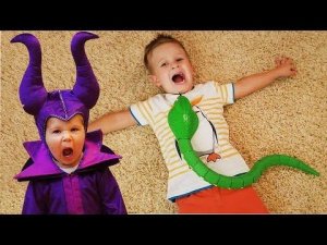 ★ Злая Малифисента и Ядовитая Змея напали на Детей Snake Attack Kids Video Snake Attack Maleficent