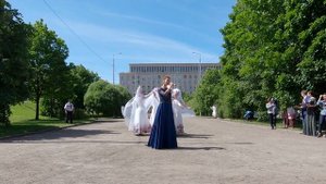Гляжу в озера синие