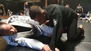 BJJ проход полузащиты с коленом-щитом/half guard knee-shield pass