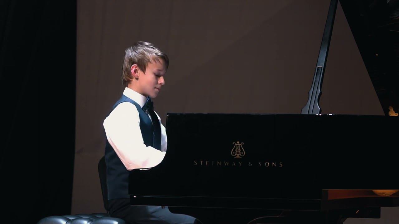 Захар Внутских, Ф.Шопен, Большой Блестящий вальс оп.34, №1 смотреть онлайн