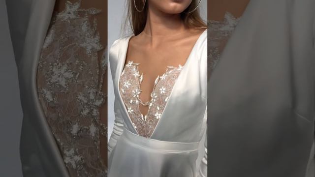 СТИЛЬНОЕ СВАДЕБНОЕ ПЛАТЬЕ С РУКАВАМИ И РАЗРЕЗОМ смотреть онлайн