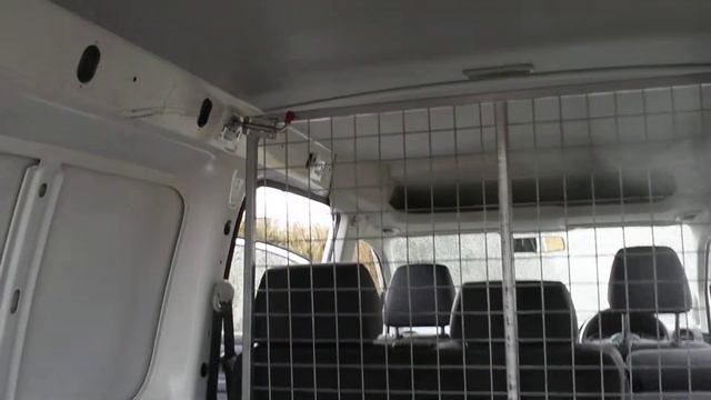 Volkswagen Caddy Kombi with Sat Nav & Air Con смотреть онлайн