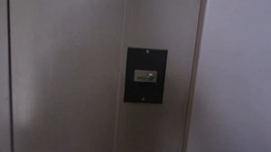 (Необычные двери) Лифт OTIS Europa 2000 @ Ул. Чаплыгина, 39 с. 1