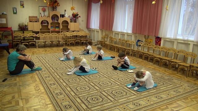 Игровая партерная гимнастика "Веселые  гуси". Малыши 2-3 года. Начало обучения.
