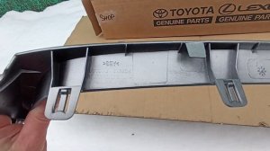 Тойота венза 2013-2016 молдинги решетки бампера, сравнение.