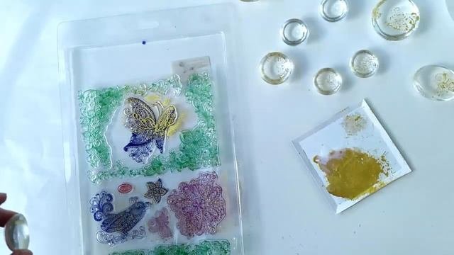 Кабошоны из эпоксидной смолы с рисунком.