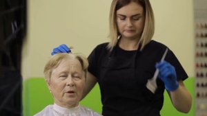 Стрижки, которые молодят  на 10 лет. Правильная стрижка, которая полностью Вас преобразит! | Я знаю