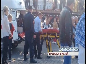 Видео жуткого ДТП в Угличе появилось в сети: «Мерседес» на огромной скорости протаранил музей