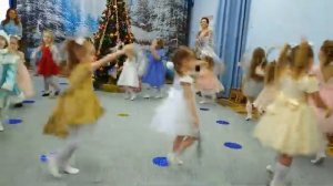 "Снежинкин вальс" /Танец снежинок / ср. гр/ Евтодьевой Аллы