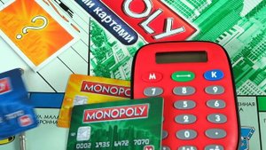 Обзор настольная игра Монополия с банковскими картами распаковка