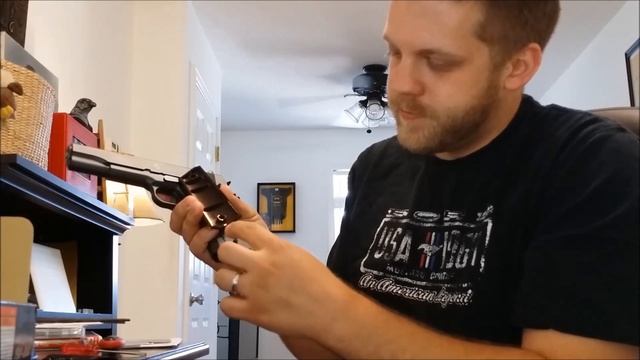 KWC Colt M1911 CO2 Wooden Grip Installation смотреть онлайн