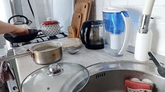 УТРО В ДЕРЕВНЕ. КУПИЛИ ОЧЕНЬ МАЛЕНЬКИЙ ДОМ. ГОТОВЛЮ ЗАВТРАК. смотреть онлайн