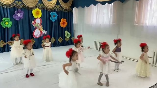 Детские танцы/Танцы на 8марта/Танцы цветок