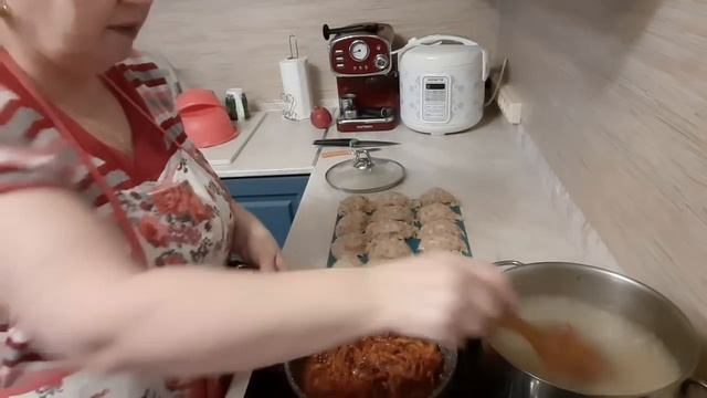 ЛЕШИКУ НЕЧЕГО ДЕЛАТЬ.А Я ГОТОВЛЮ ОБЕД,СУП ХАРЧО С БАРАНИНОЙ И МЯСНЫЕ КОТЛЕТЫ. смотреть онлайн