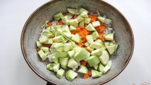 Икра из баклажанов и кабачков с томатной пастой